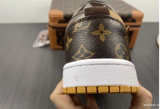 CASE) Low -LouiV 1 AIR Top WHITE-LouiV (WITH O-W JORDAN 0103